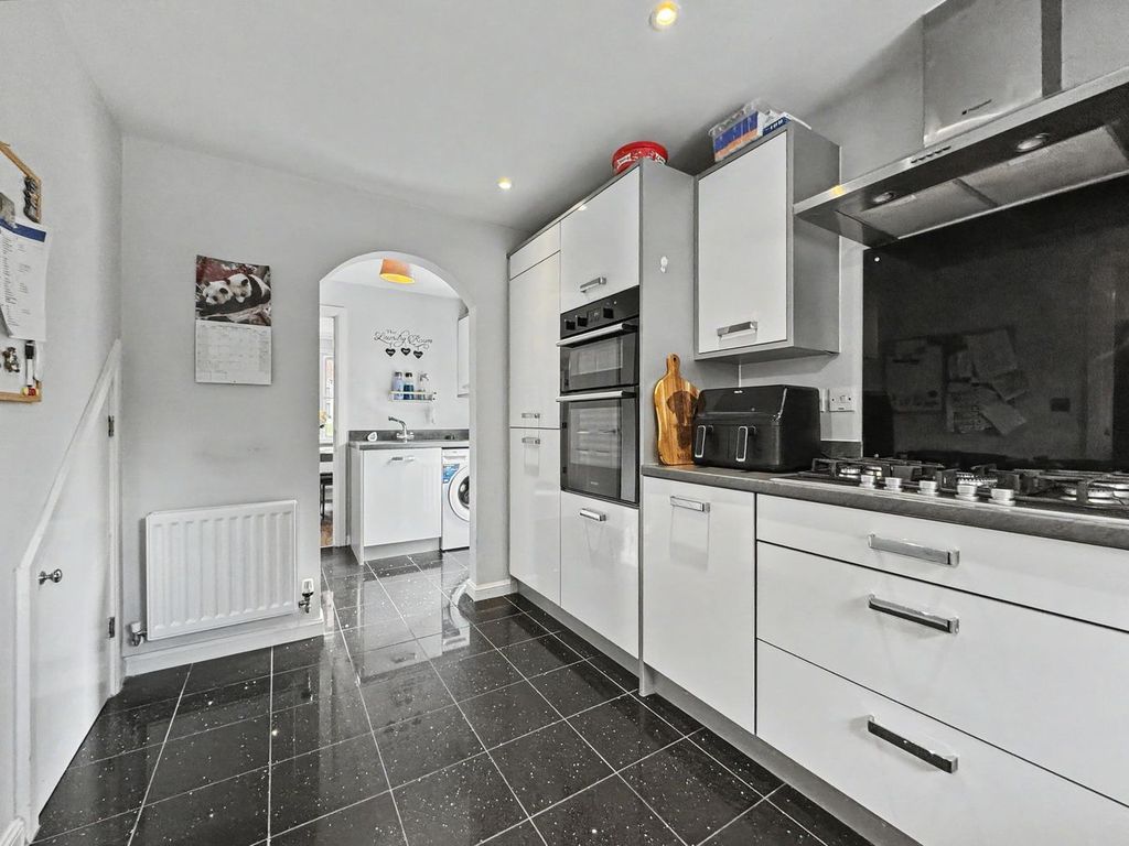 Property photo 3 of 31