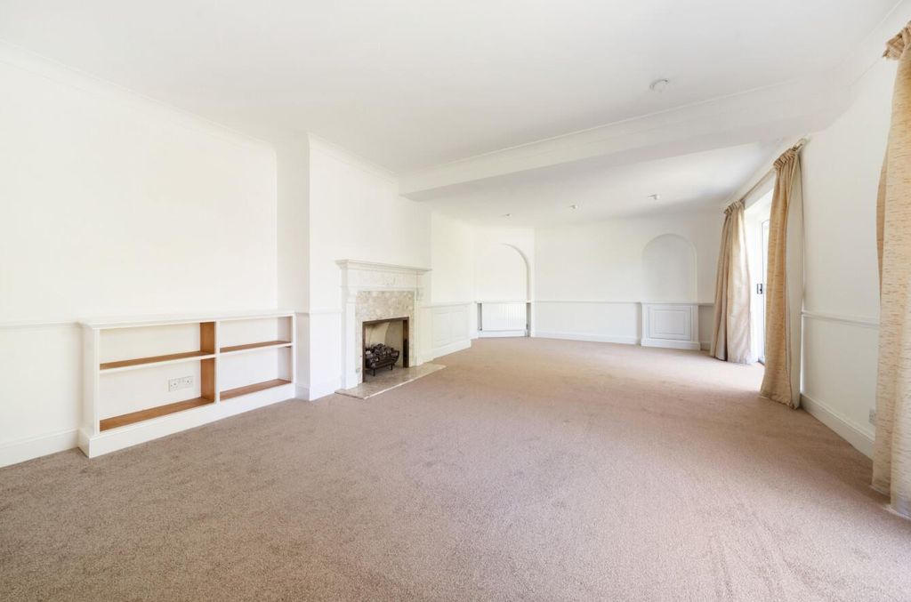 Property photo 2 of 25