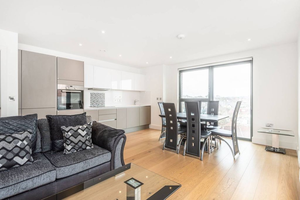 Property photo 2 of 6