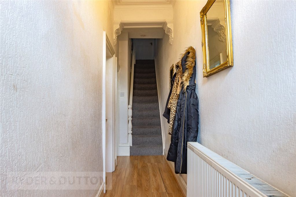 Property photo 2 of 20 Entrance Hallway