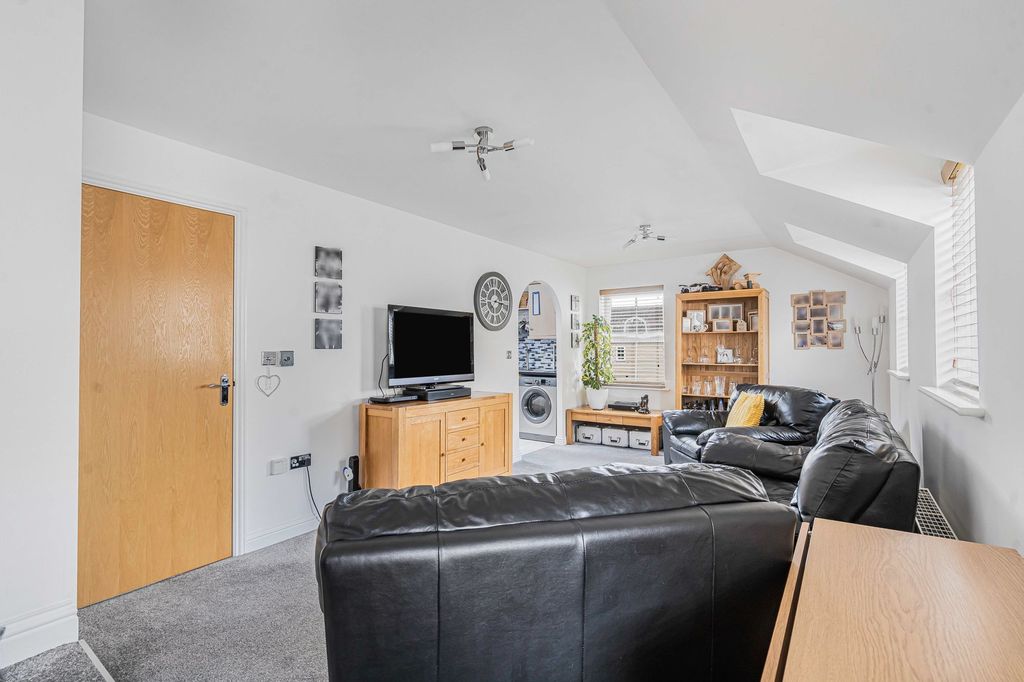 Property photo 3 of 16