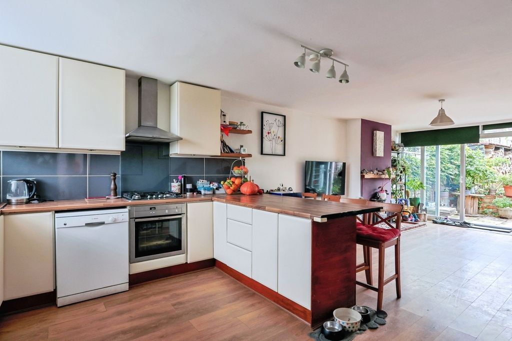 Property photo 2 of 17 Photo