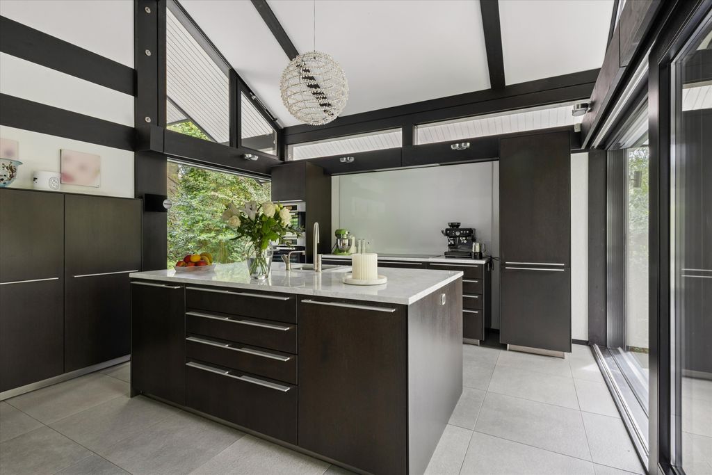 Property photo 3 of 21 Image