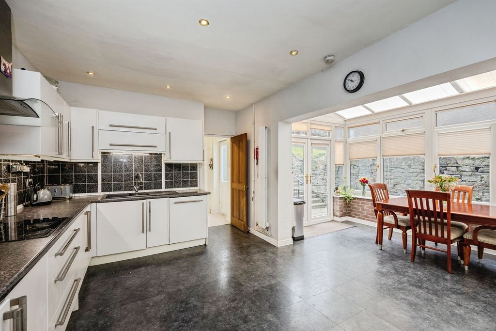 Property photo 3 of 25