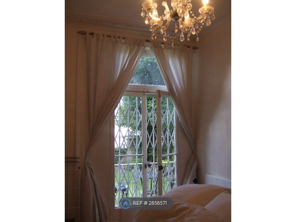 Property photo 2 of 7 Bedroom Onto Private Veranda Access To Garden