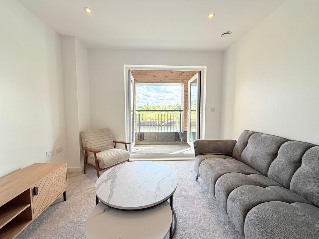 Property photo 1 of 9 2 Bedrooms Furnished