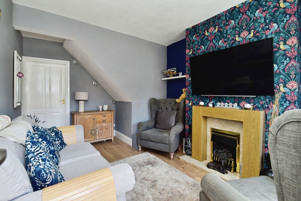 Property photo 2 of 20 Lounge