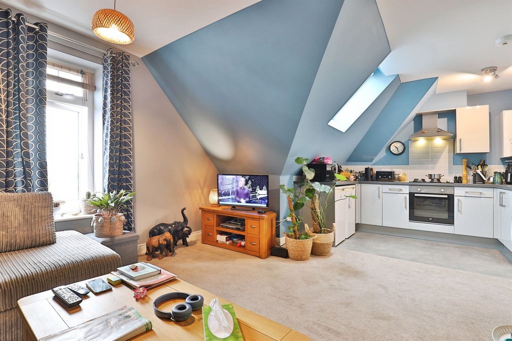 Property photo 3 of 17