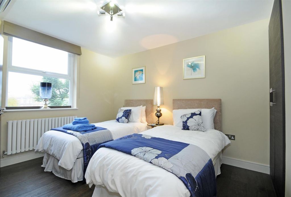 Property photo 3 of 10 Bedroom