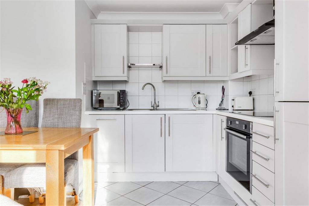 Property photo 2 of 11 Kitchen