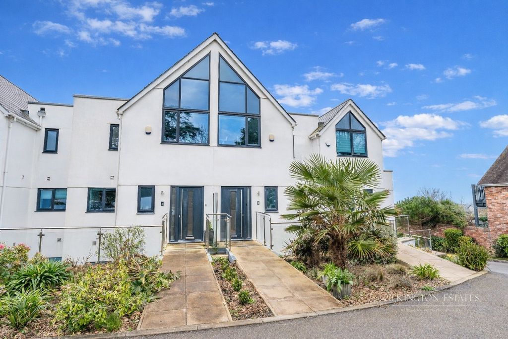 Property photo 2 of 26 4822133