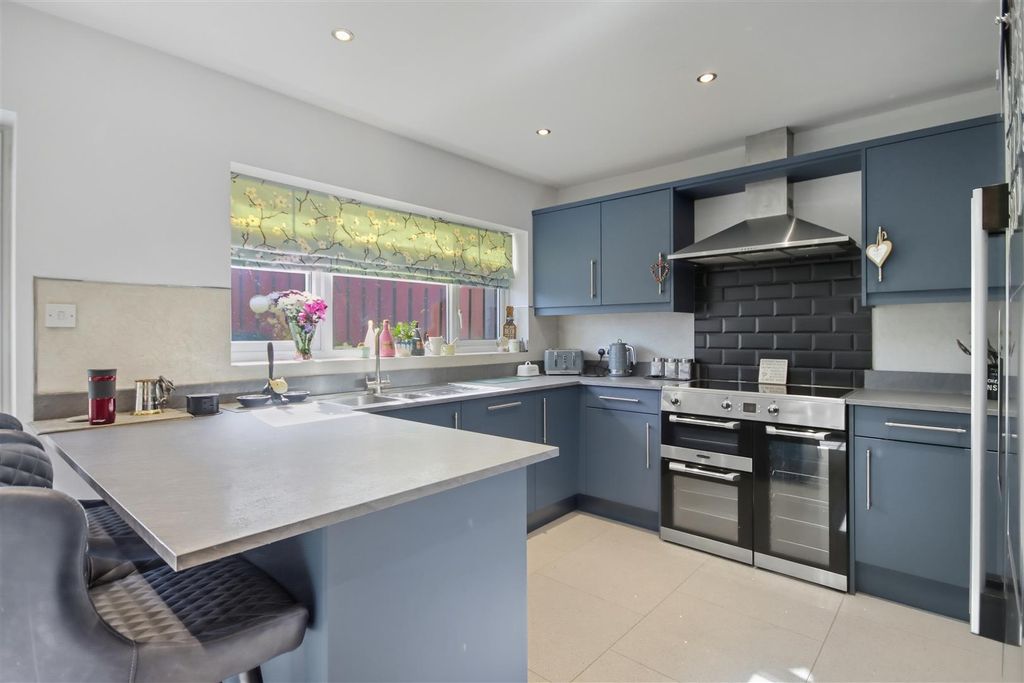 Property photo 2 of 20 Breakfast Kitchen