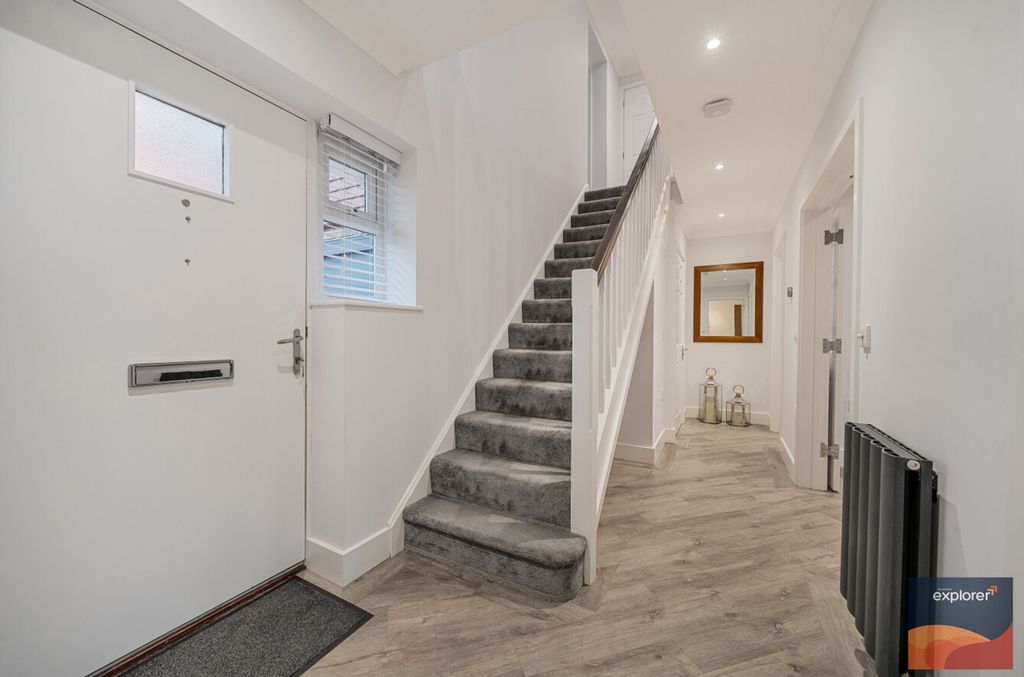 Property photo 2 of 28