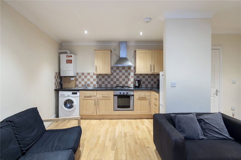 Property photo 2 of 7 Reception/Kitchen