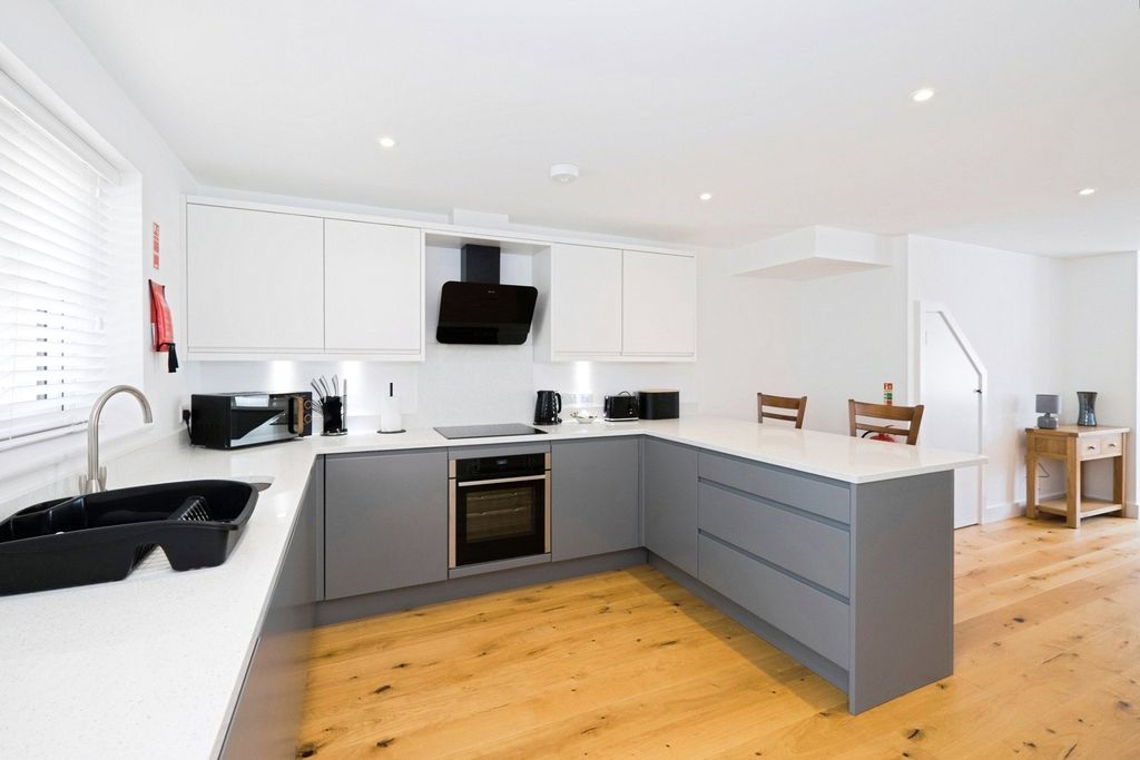 Property photo 2 of 17 Picture No. 08