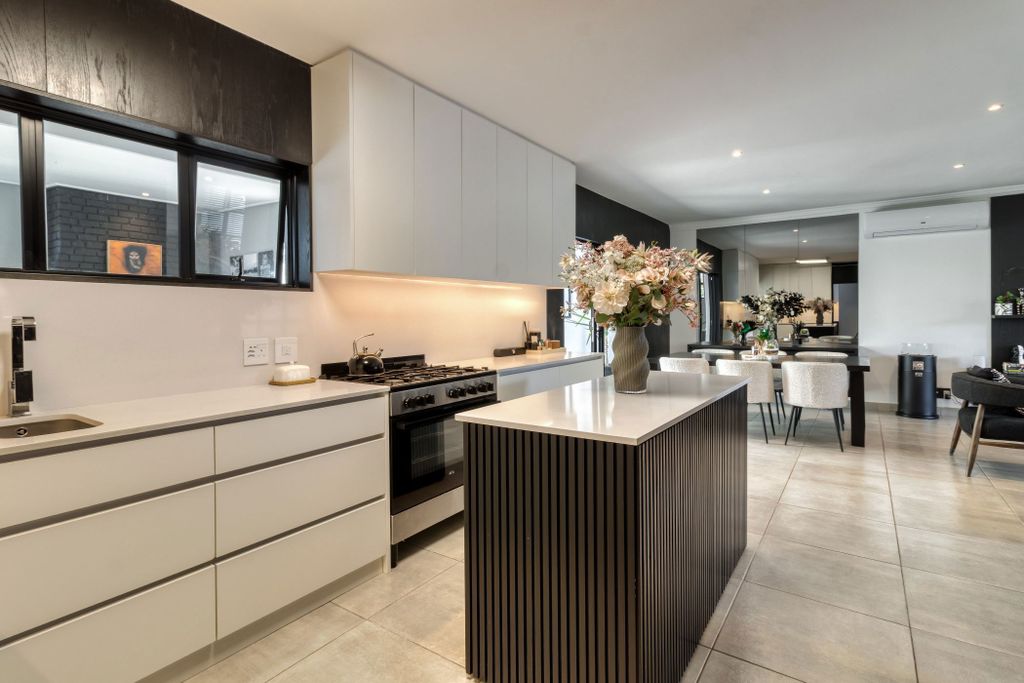 Property photo 3 of 40 Sw1726148