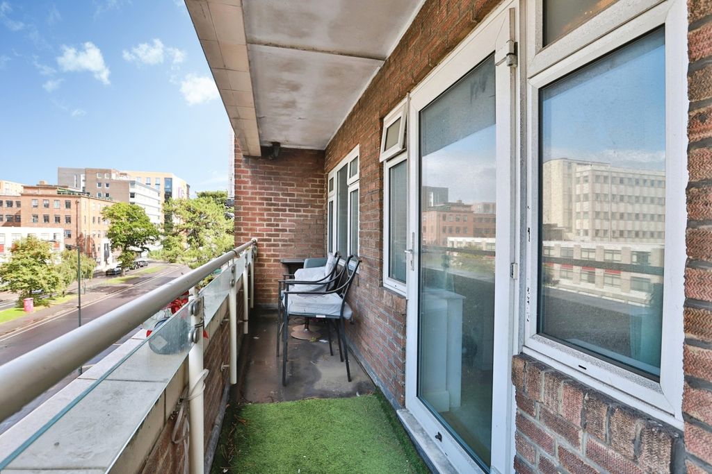 Property photo 3 of 19 Pbox-Img.Jpg