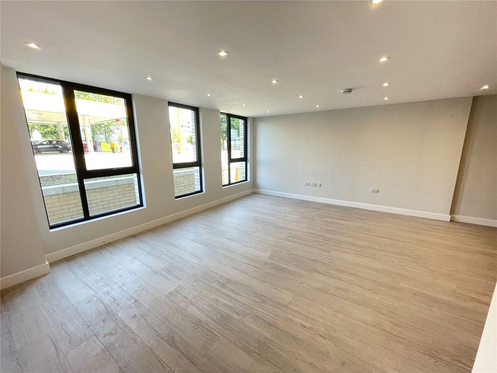 Property photo 1 of 12 Lounge