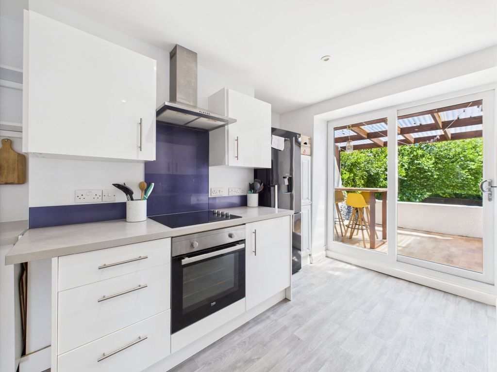 Property photo 3 of 31