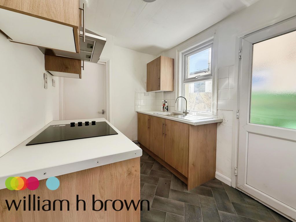 Property photo 2 of 9 Kitchen