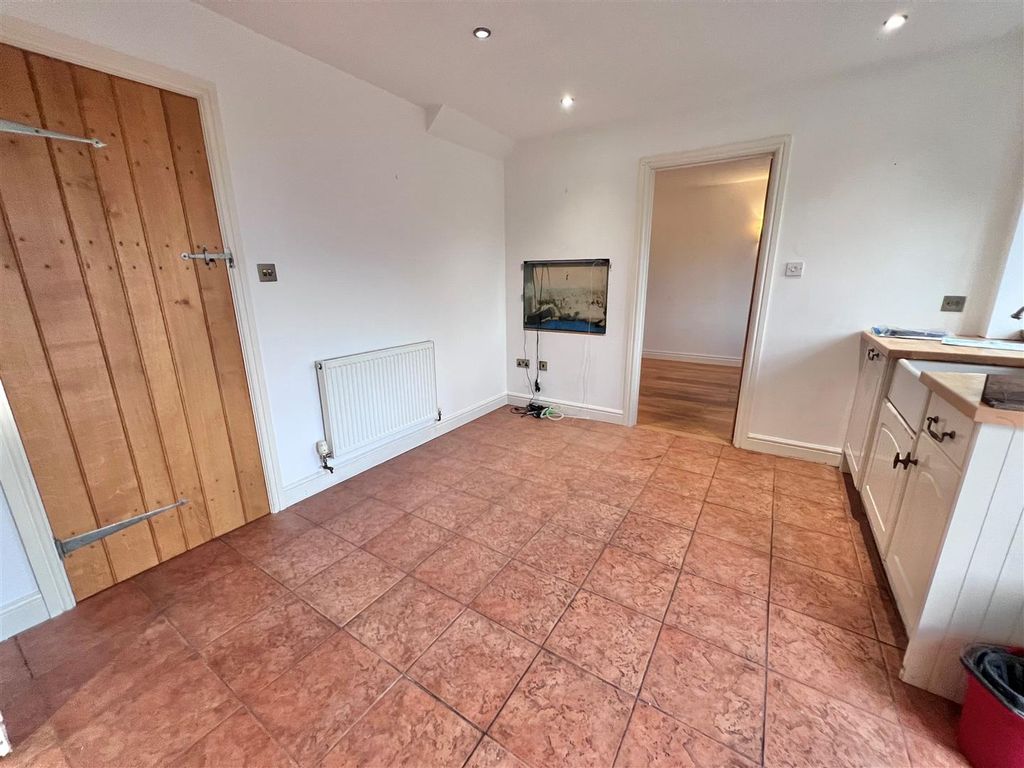 Property photo 3 of 16 Kitchen 2.Jpg