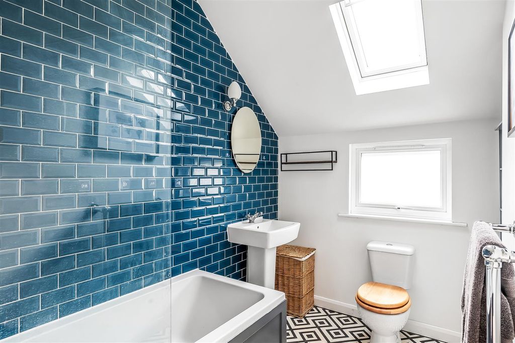 Property photo 3 of 26 51-Wallace-Crescent-3.Jpg