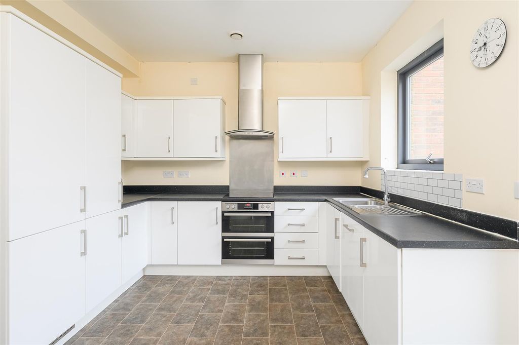 Property photo 2 of 22 Kitchen