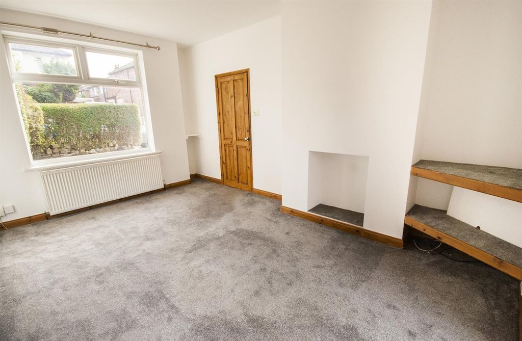 Property photo 3 of 12 Lounge