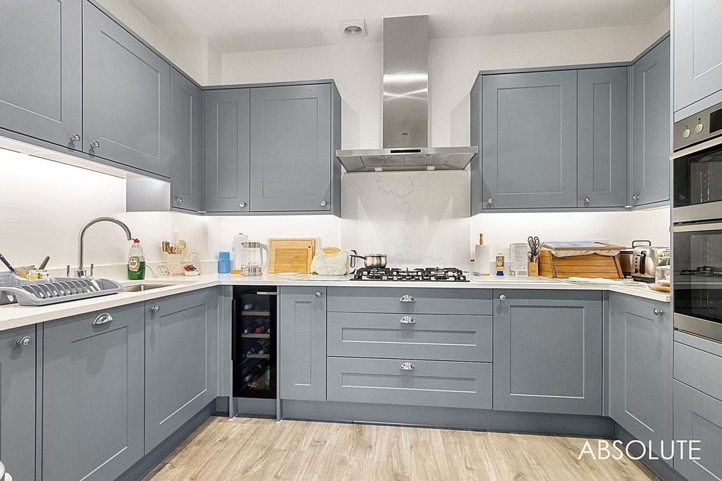 Property photo 2 of 21 Kitchen