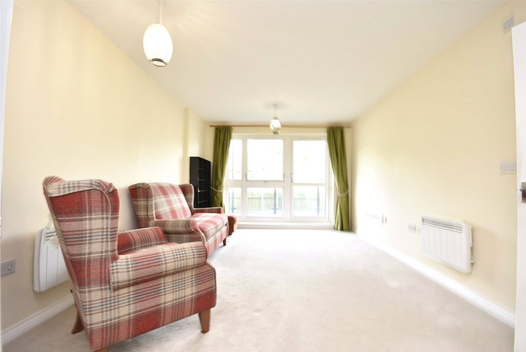 Property photo 3 of 9 Living Area