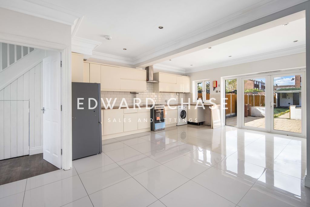 Property photo 1 of 21 Photo 15