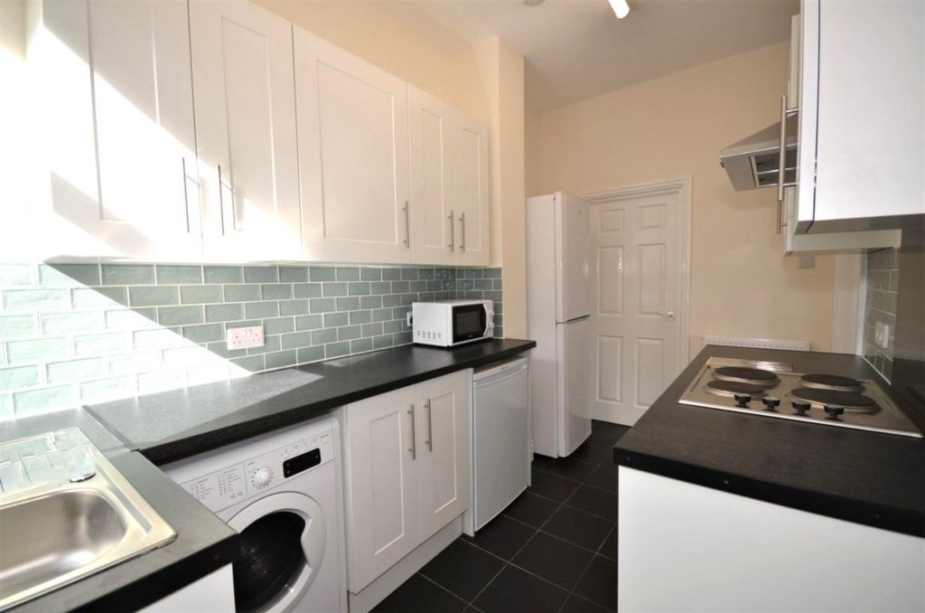 Property photo 3 of 10 Kitchen 2.Jpg