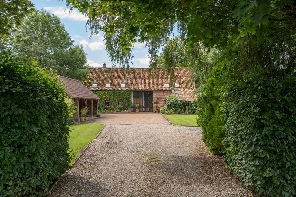 Property photo 2 of 36