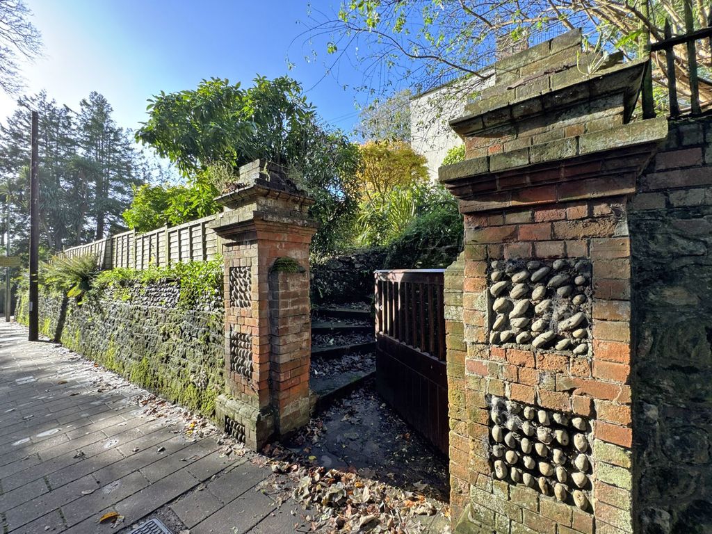 Property photo 3 of 13