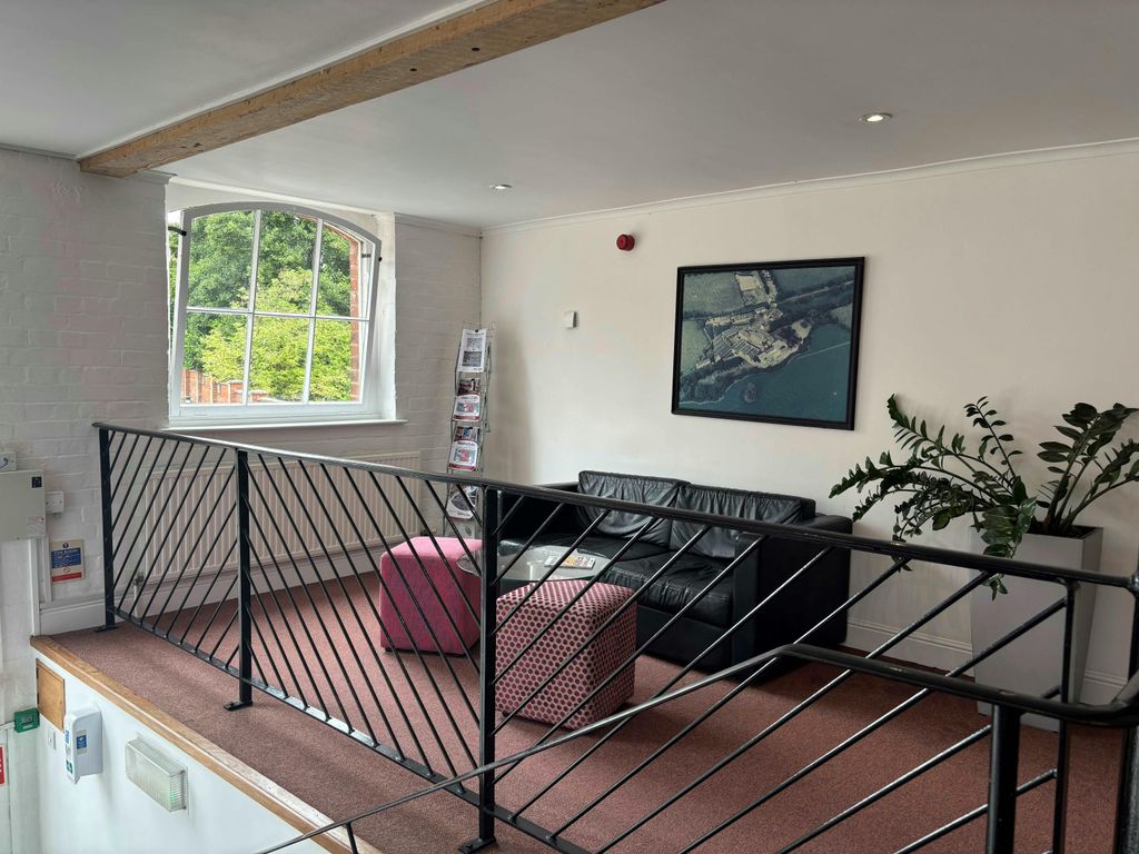 Property photo 3 of 8 Jh Int 1.Jpg