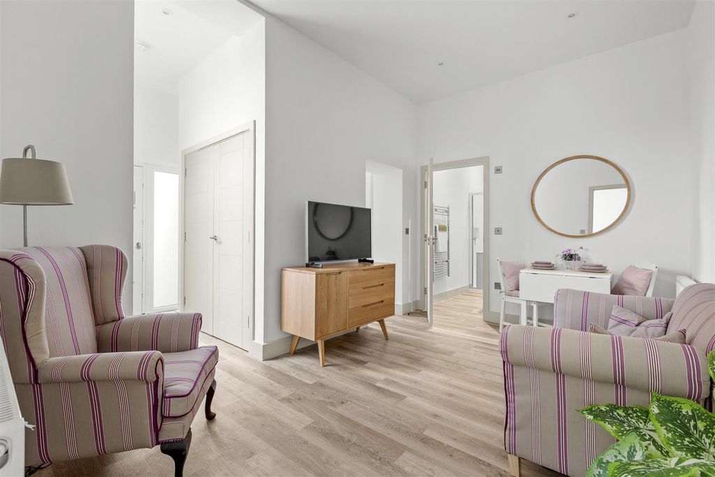 Property photo 2 of 7 Living Room