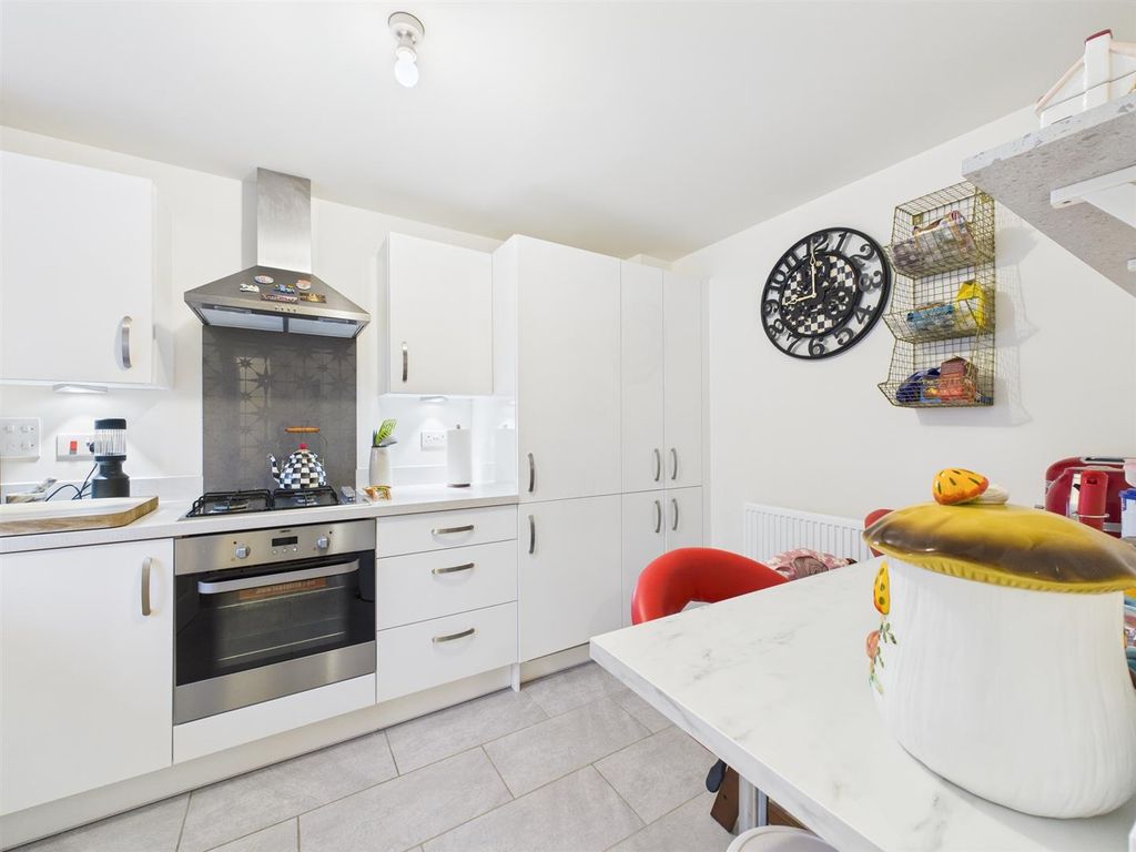 Property photo 2 of 12 Cam02435G0-Pr0122-Still003.Jpg