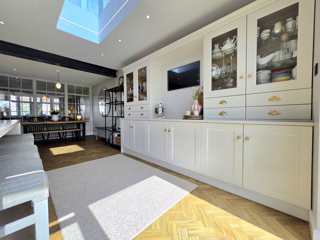 Property photo 3 of 25