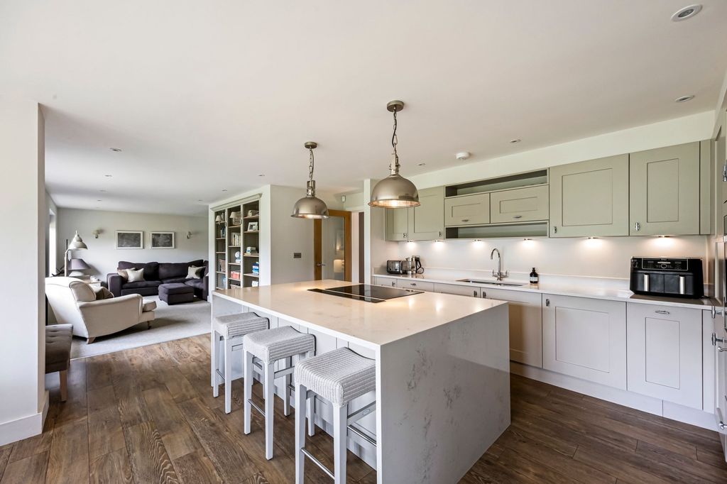 Property photo 2 of 29