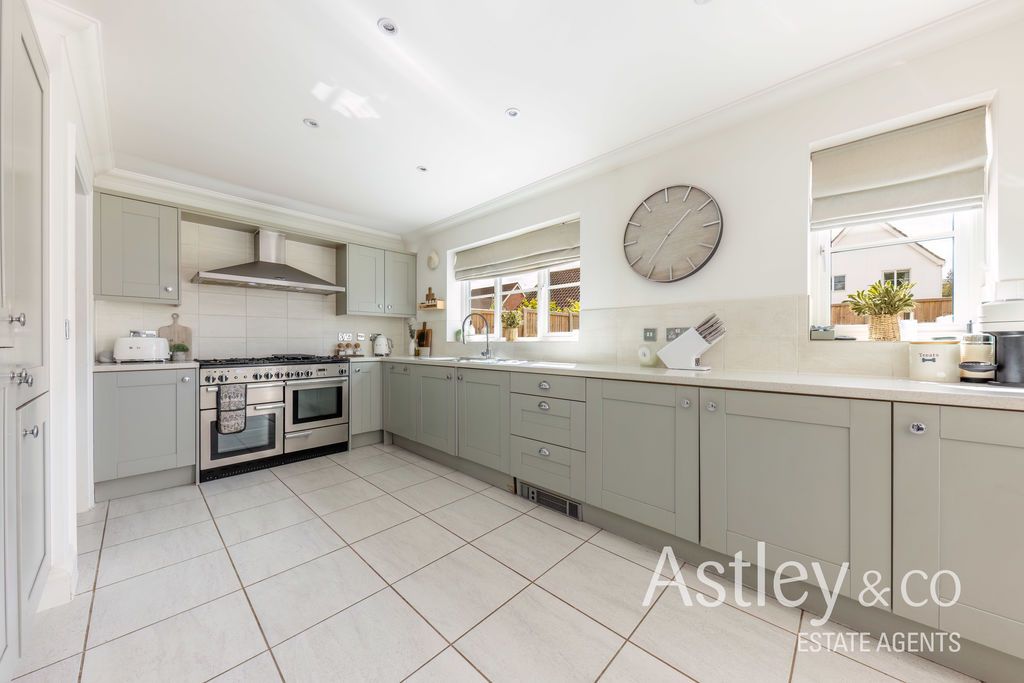 Property photo 2 of 22 Kitchen