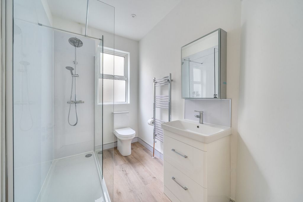 Property photo 3 of 13 1511192-10-6A86Bc...