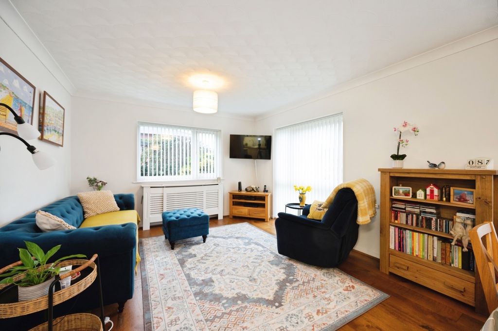 Property photo 2 of 16 Pbox-Img.Jpg