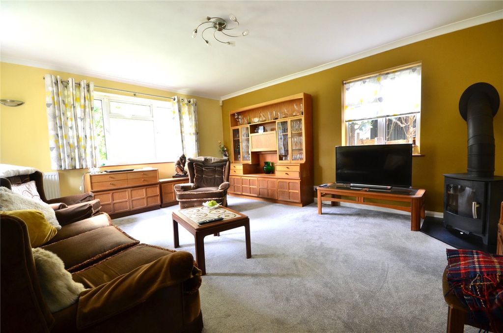 Property photo 2 of 18 Lounge