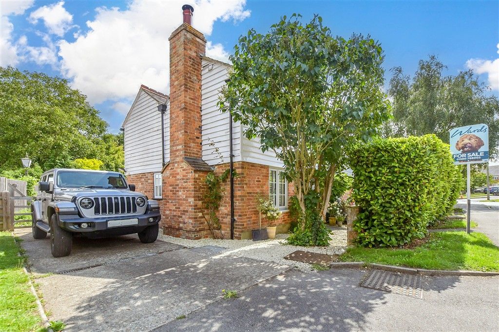 Property photo 1 of 15 Driveway/Parking