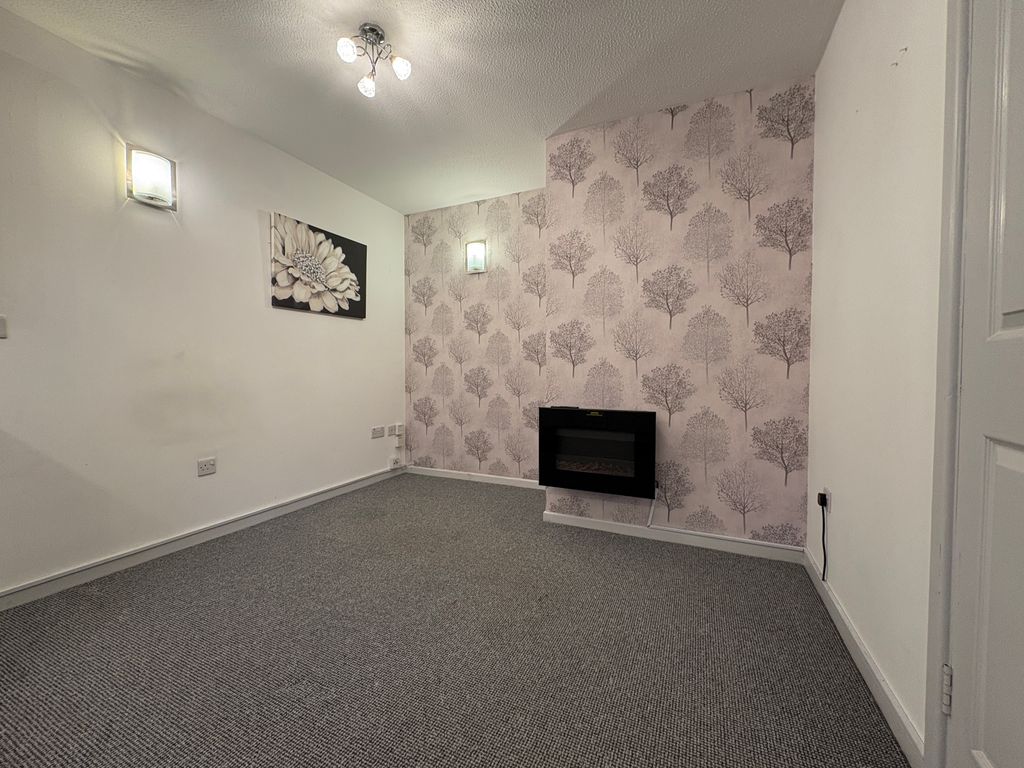 Property photo 3 of 7 Living Room