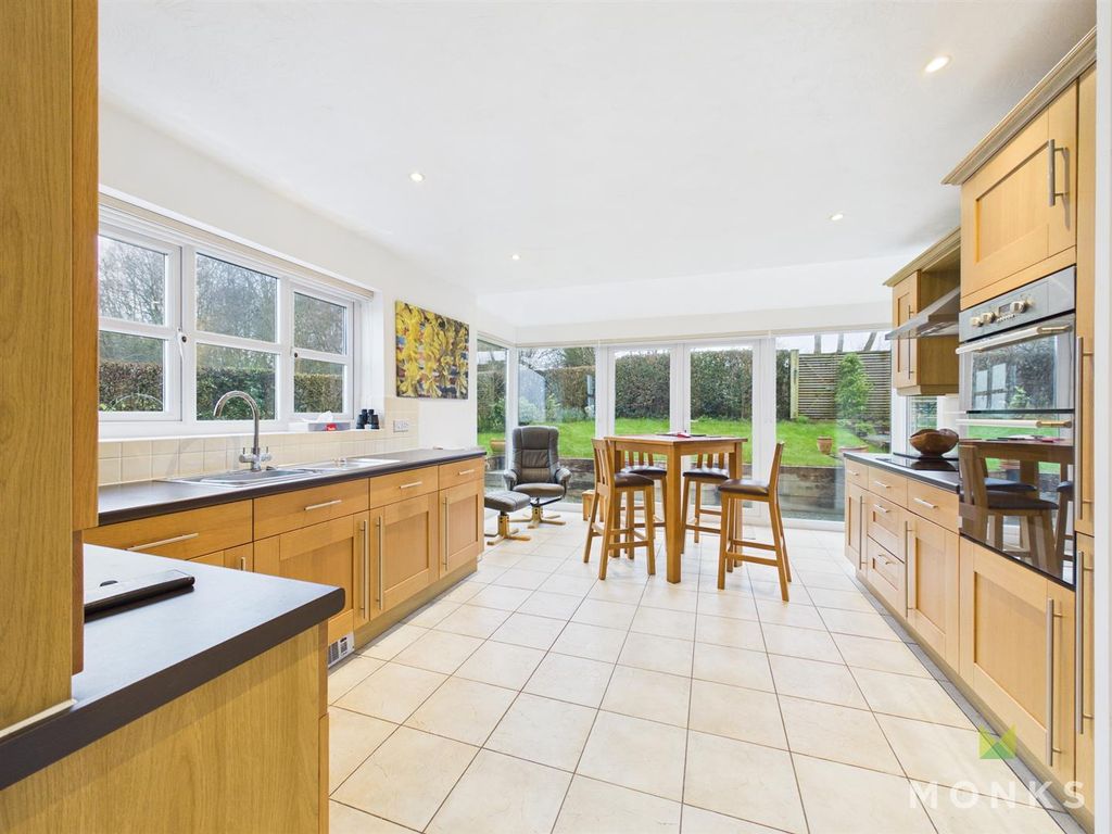 Property photo 3 of 21 Cam01420G0-Pr0838-Still016.Jpg