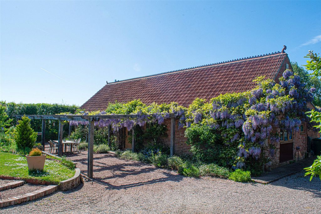 Property photo 1 of 37 Picture No. 41