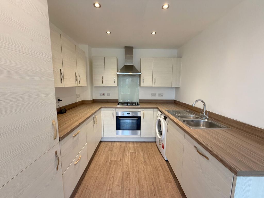 Property photo 2 of 11 Kitchen