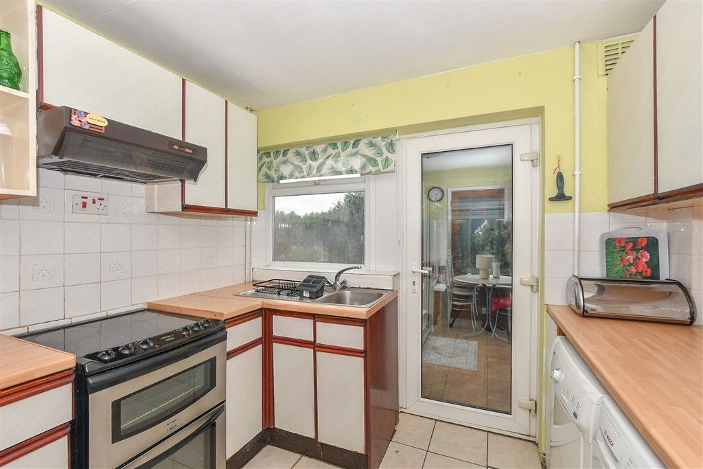 Property photo 3 of 12 Kitchen