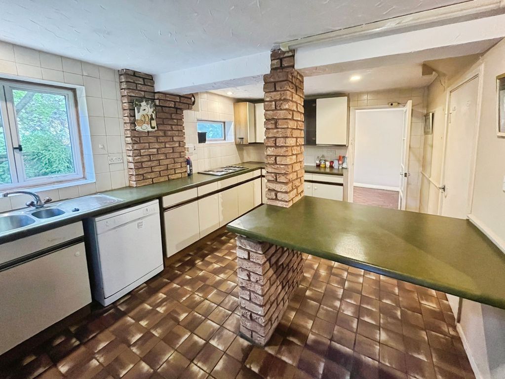Property photo 3 of 21 Kitchen